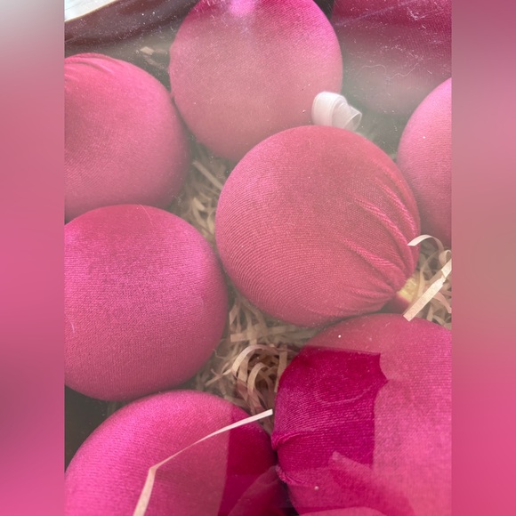 Hot Pink Velvet Christmas Ornaments - Brand New - Picture 2 of 2